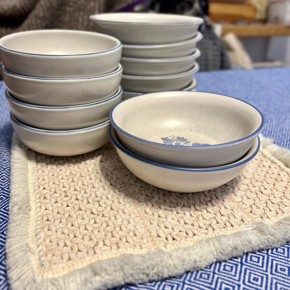 Pfaltzgraff Yorktowne Vintage Plates Bowls Casserole Dish Soup Tureen Stoneware - Picture 12 of 16